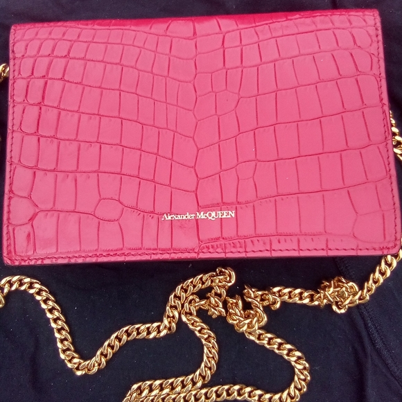 Alexander McQueen Red Skull Handbag with Diamond Eyes - Picture 5 of 6